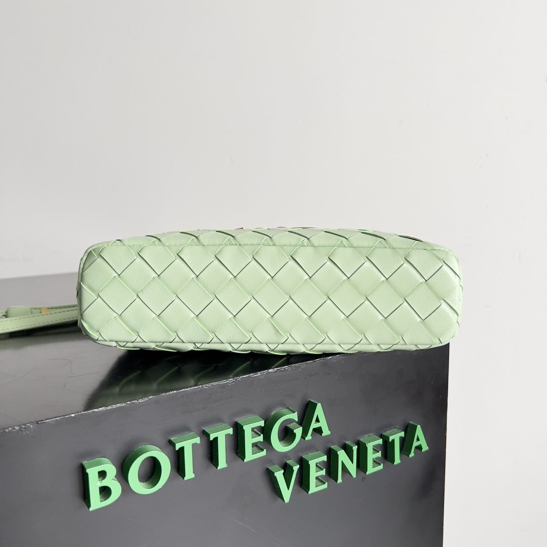 Bottega Veneta 2024 Woven Zippered Baguette Bag 789109