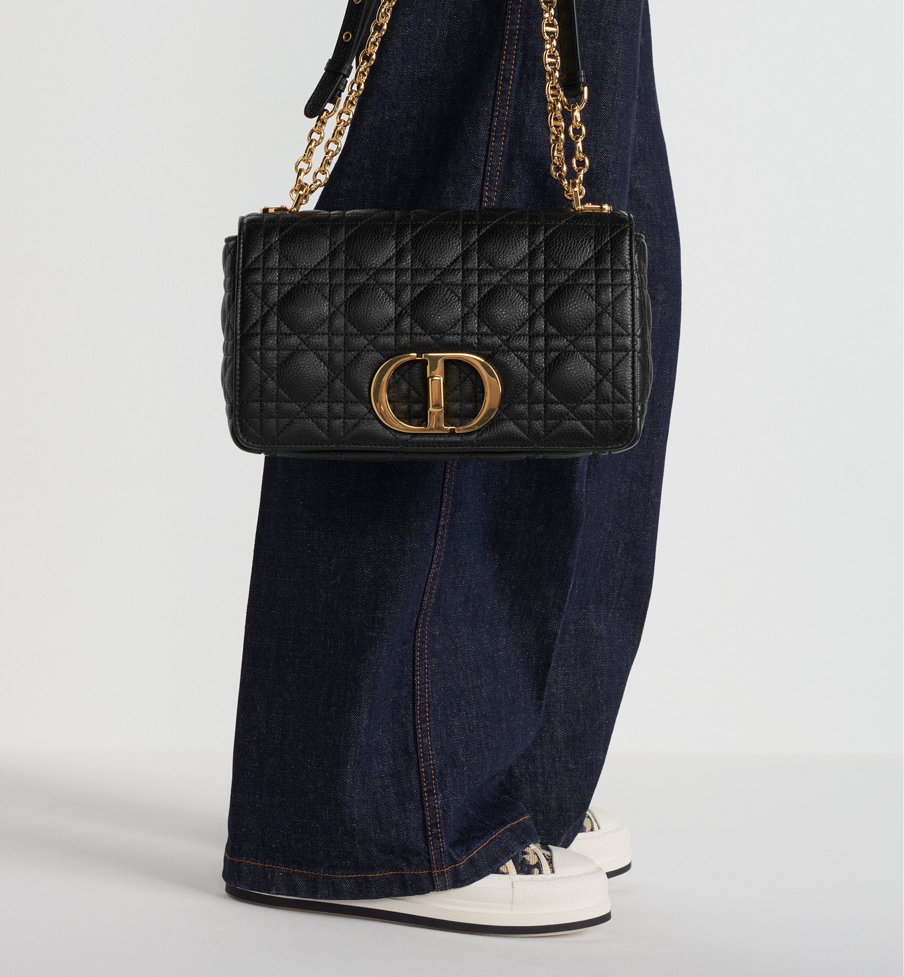 Dior Medium Dior Caro Handbag M9242UWHC_M900