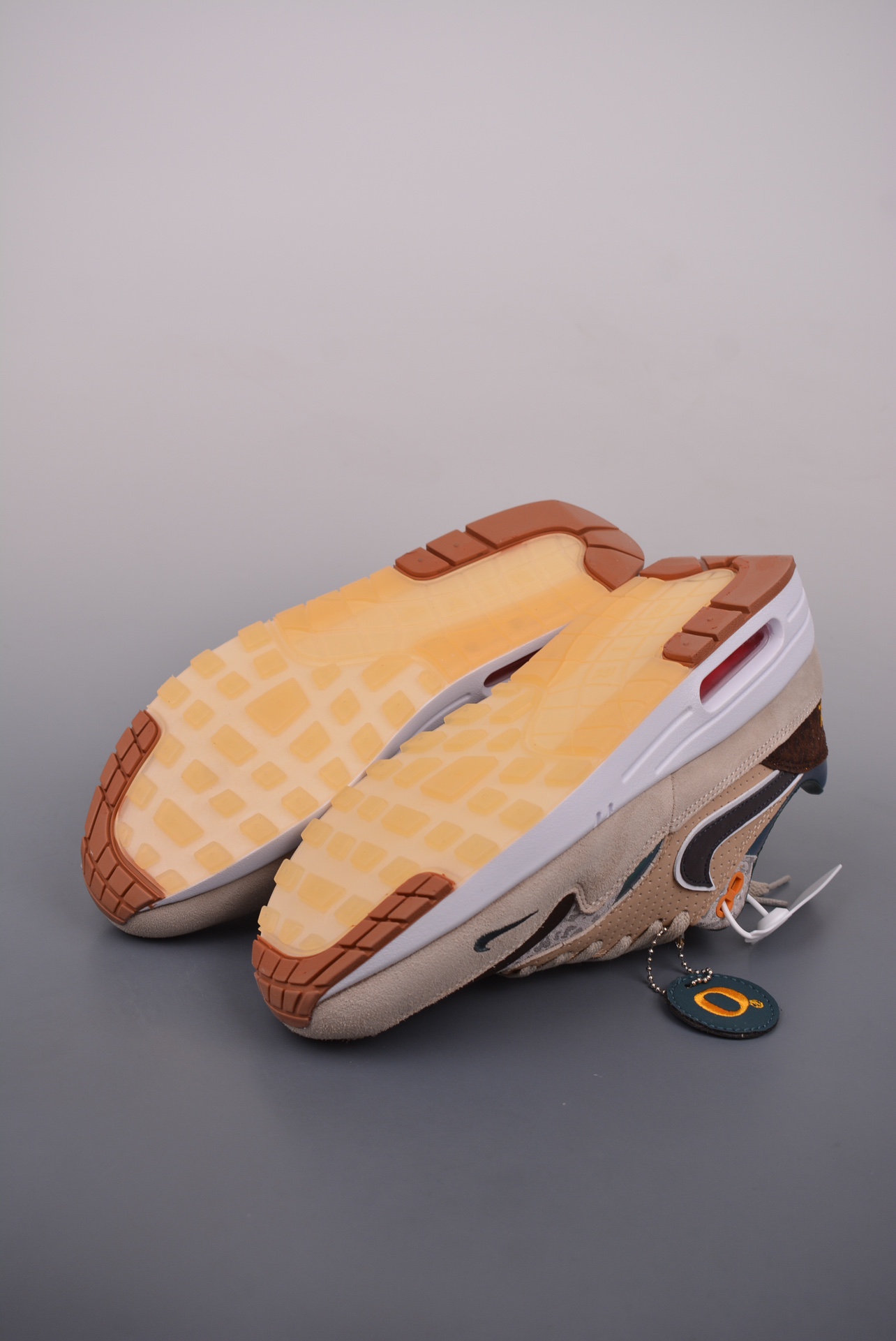 Division Street x Nike Air Max 1 ’87 PremiumUniversity of Oregon HQ2640-200