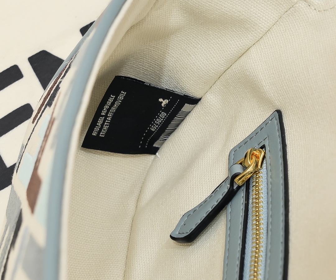 FENDI Baguette Shoulder Bag 1002