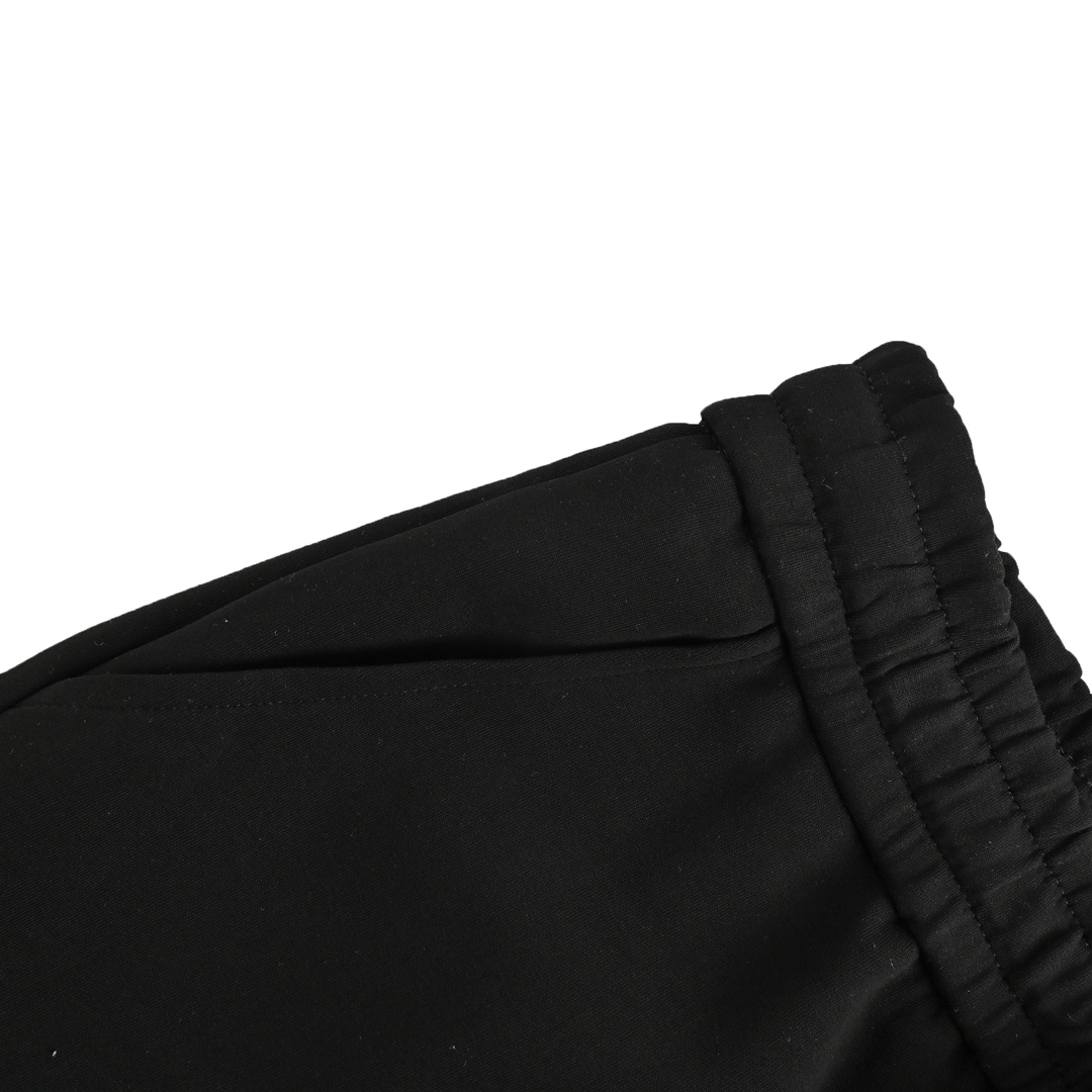 Louis Vuitton 24Fw cotton cargo trousers with embroidered logo on pockets