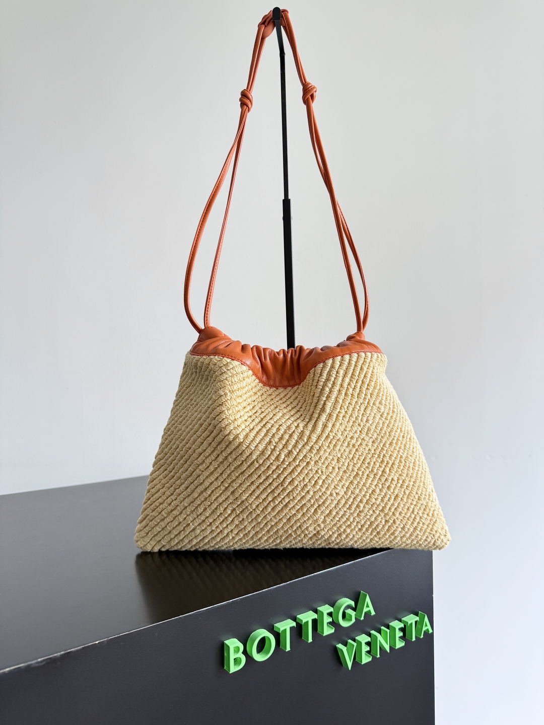 Bottega Veneta dustbag large straw bag 829218