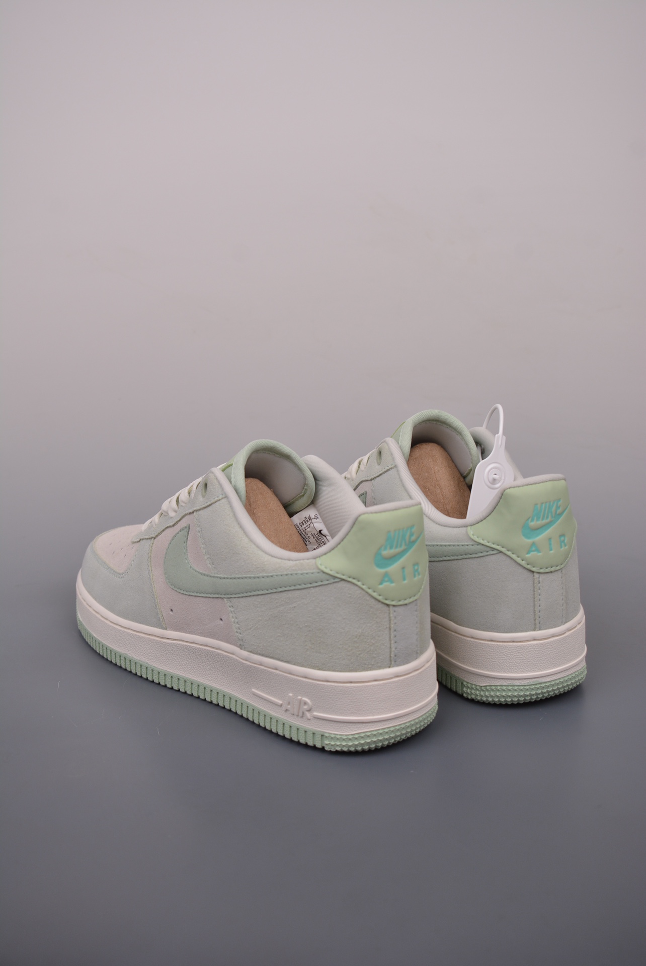 Nike Wmns Air Force 1'07 LowSpruce AuraPistachio Frost HQ1497-099
