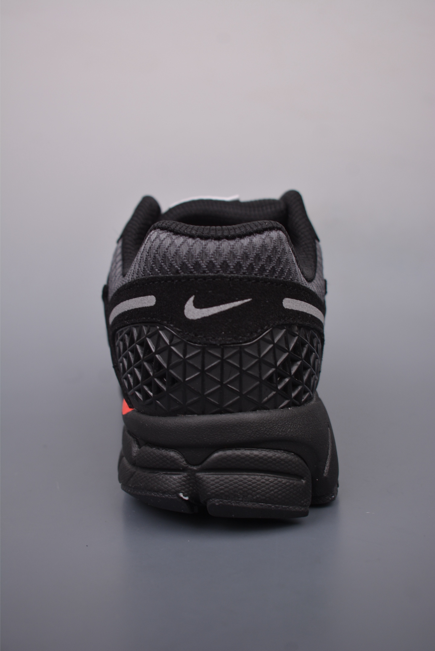NIKE ZOOM Vomero 5 SP Retro Style Black White Red