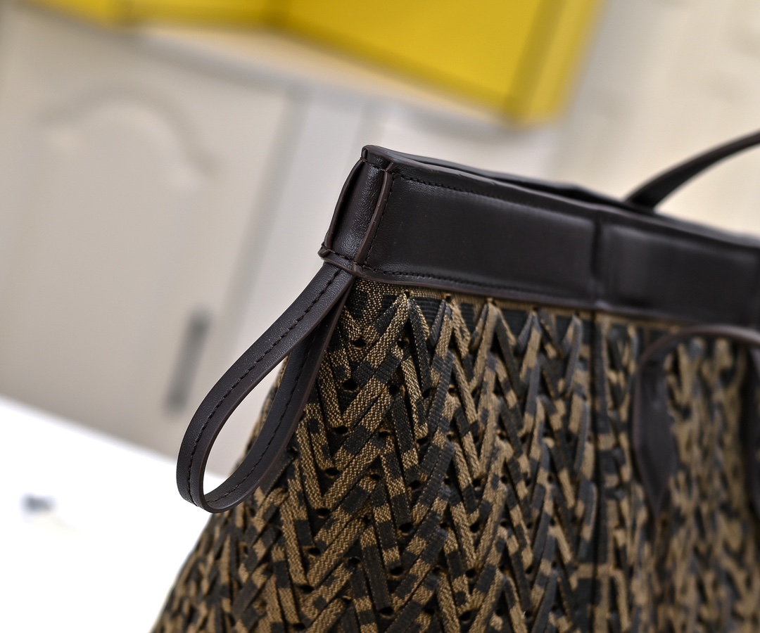 FENDI Origami Classic Old Flower Folding Bag 6655
