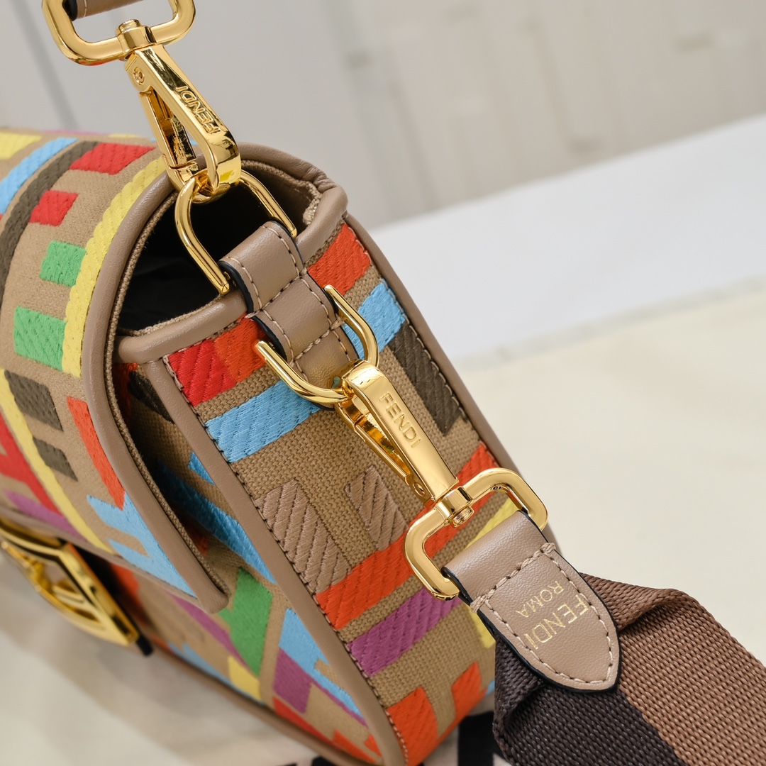 FENDI Baguette Shoulder Bag 1008