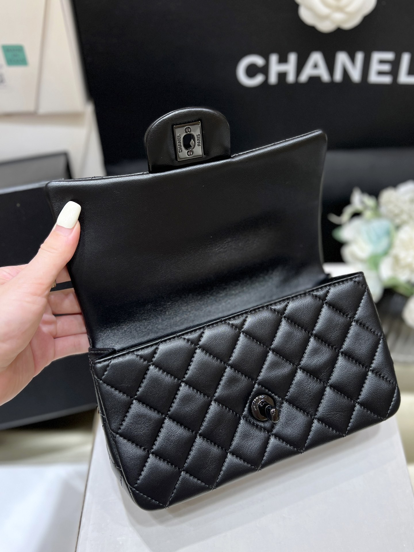 Chanel cf mini handle so black AS2431