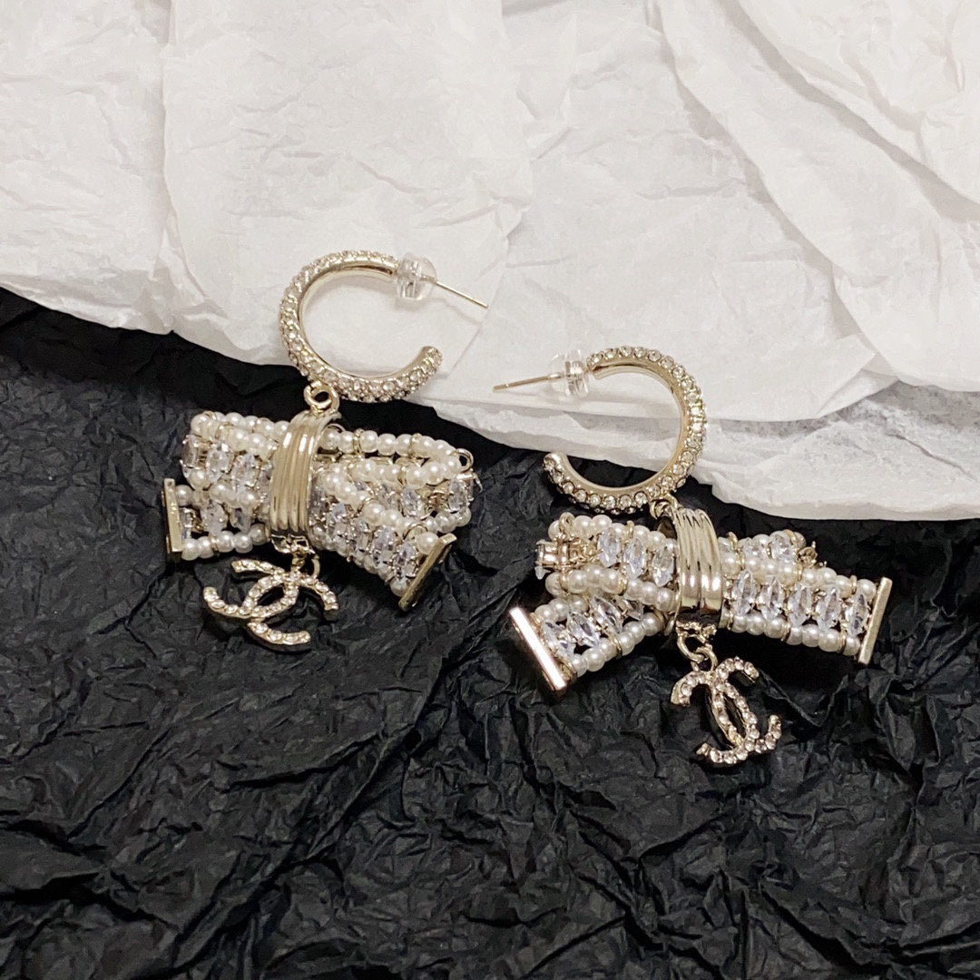 Chanel full diamond pearl bow