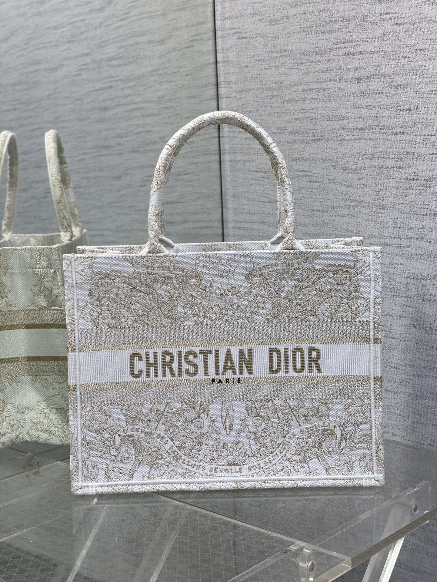 Dior embroidered tote bag medium