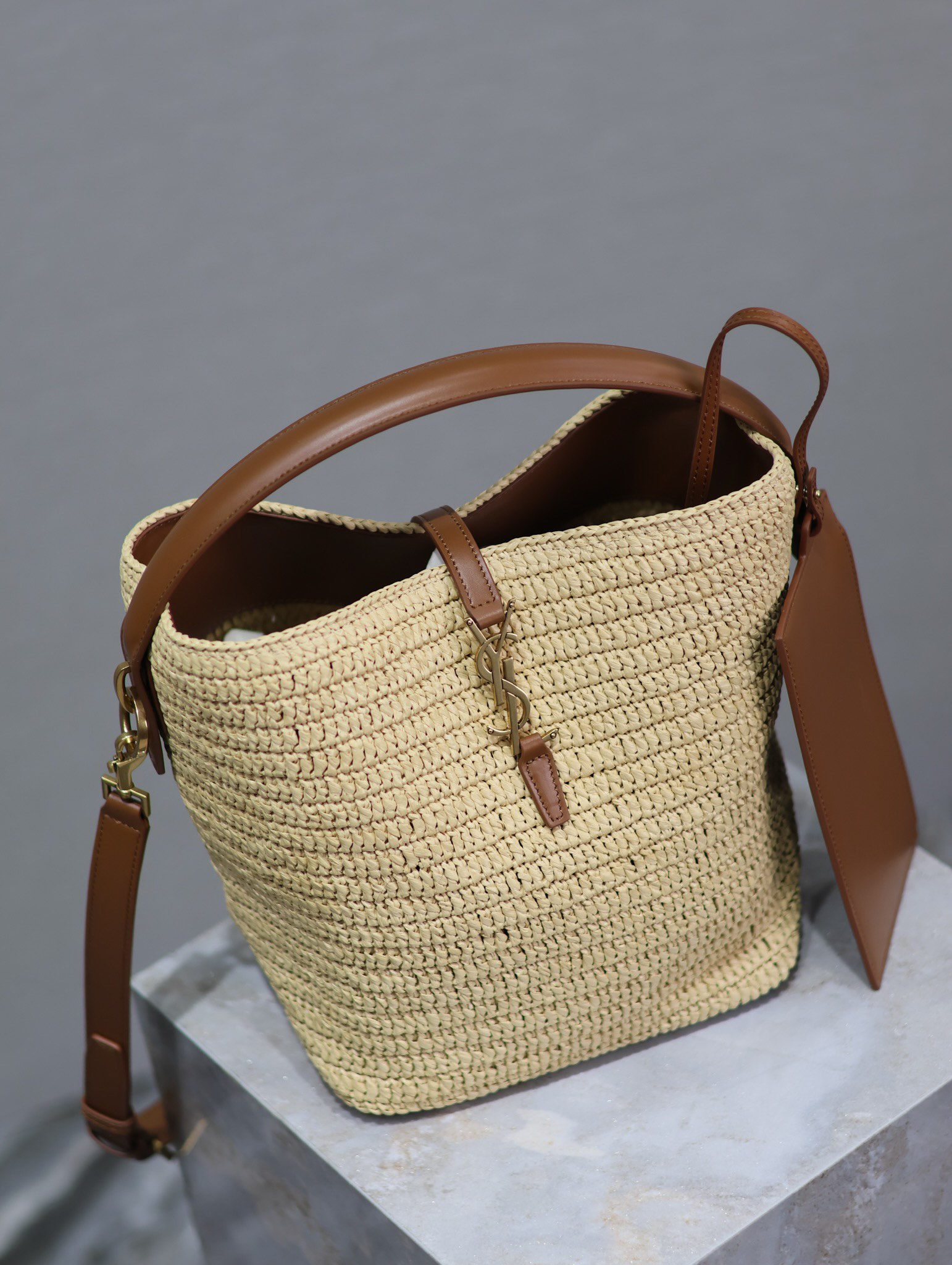 Yves Saint Laurent LE 37 woven bucket bag 742828