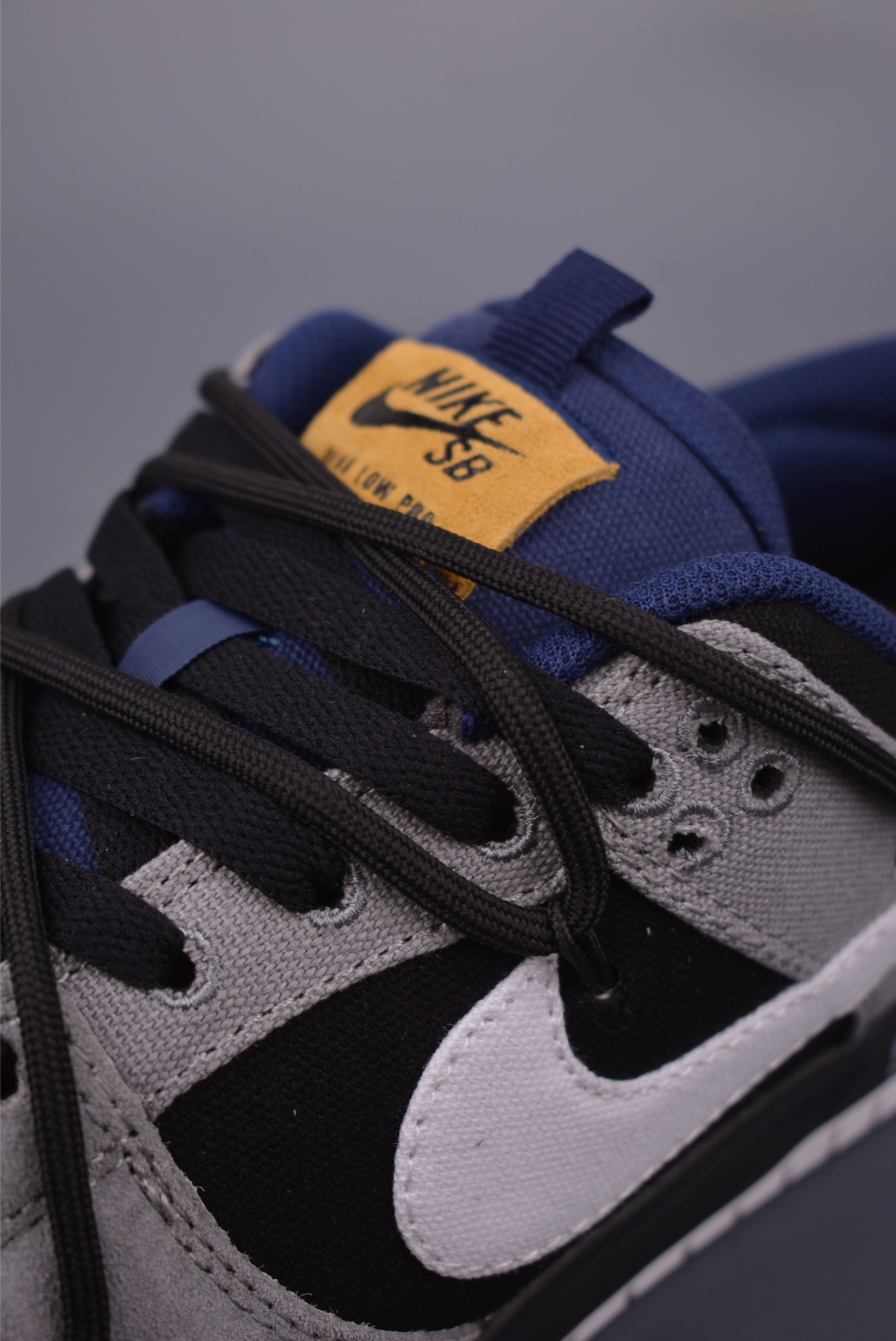 NIKE SB Dunk Low 