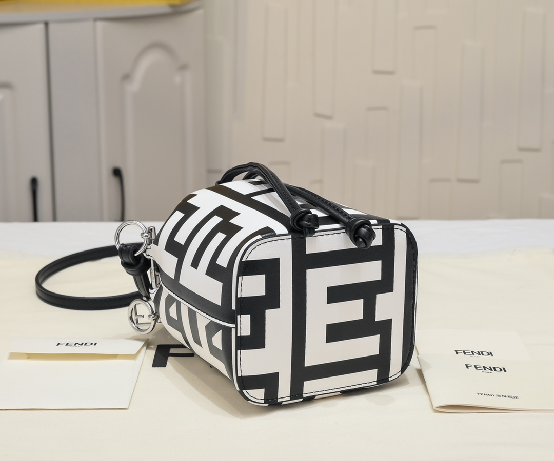 FENDI Mon Tresor Small Bucket Bag 8950