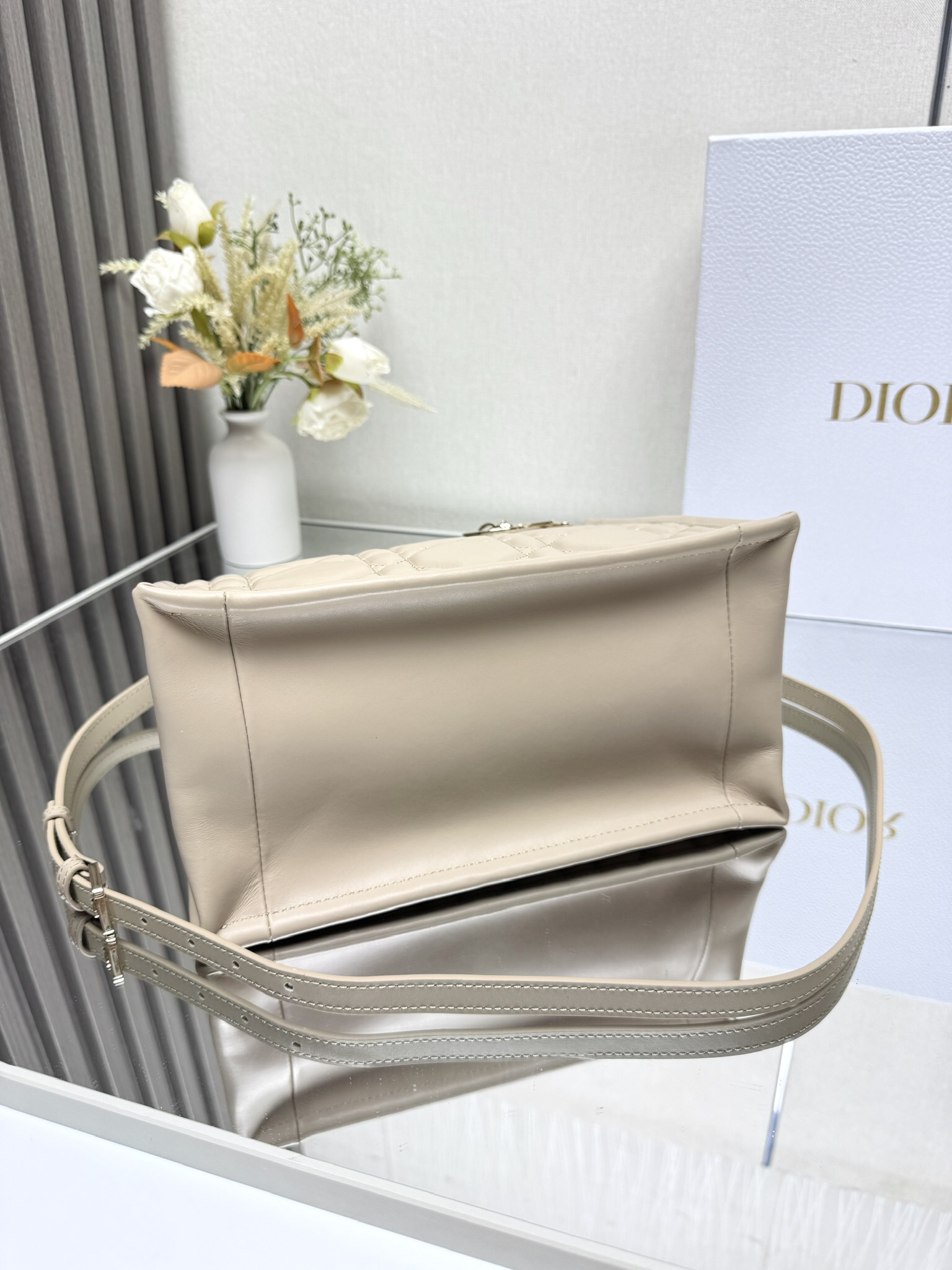 Dior BOOK TOTE handbag M1325