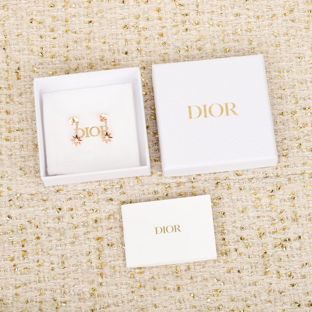Dior eight-pointed star pendant earrings