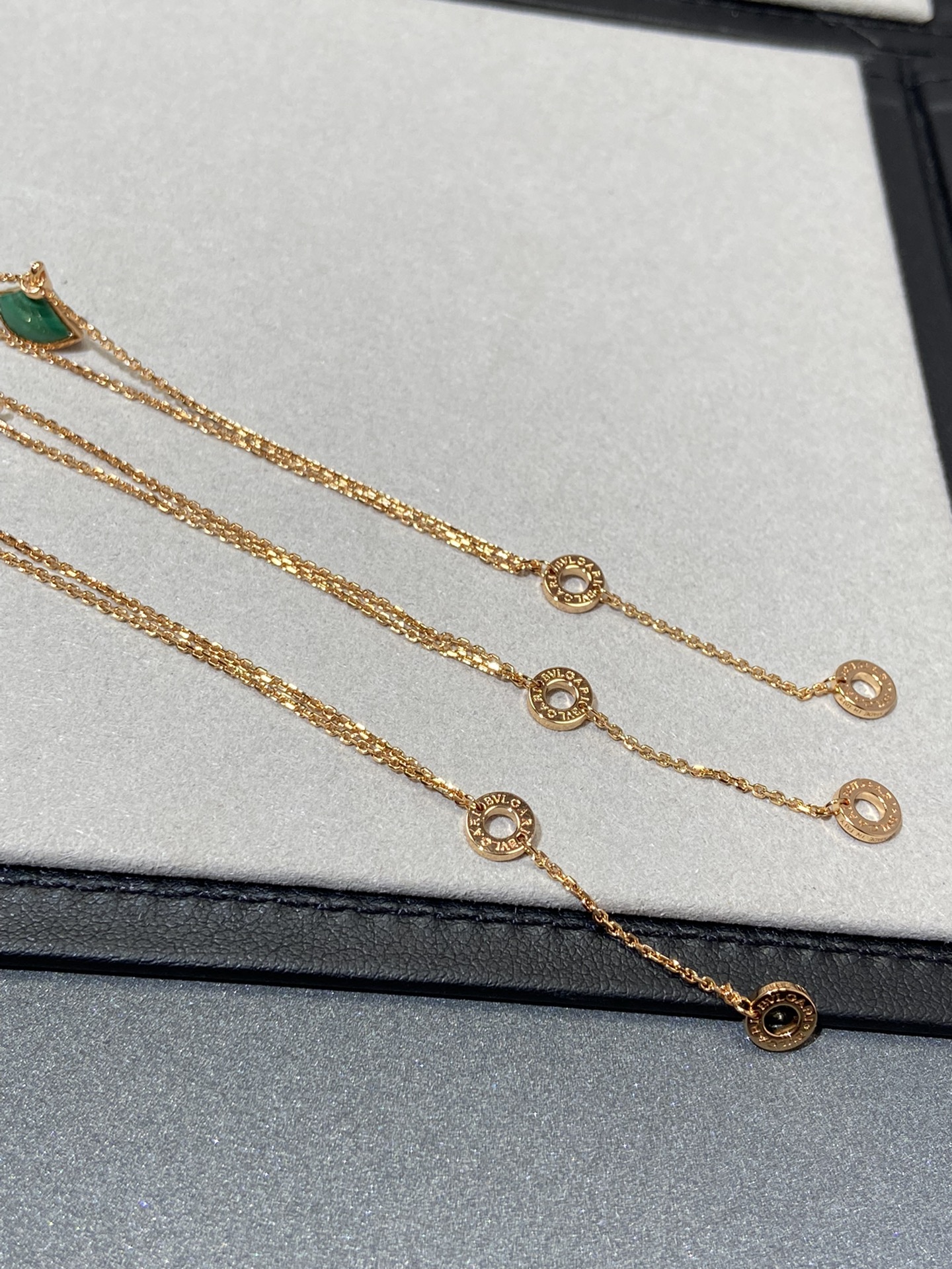 Bulgari natural stone fan-shaped necklace