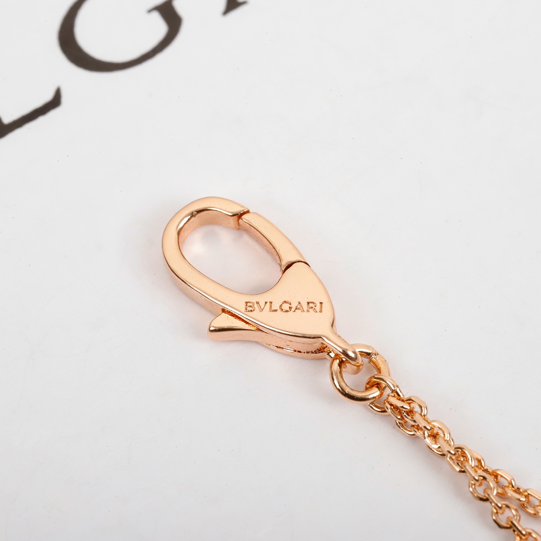Bulgari DIVAS DREAM mother-of-pearl necklace