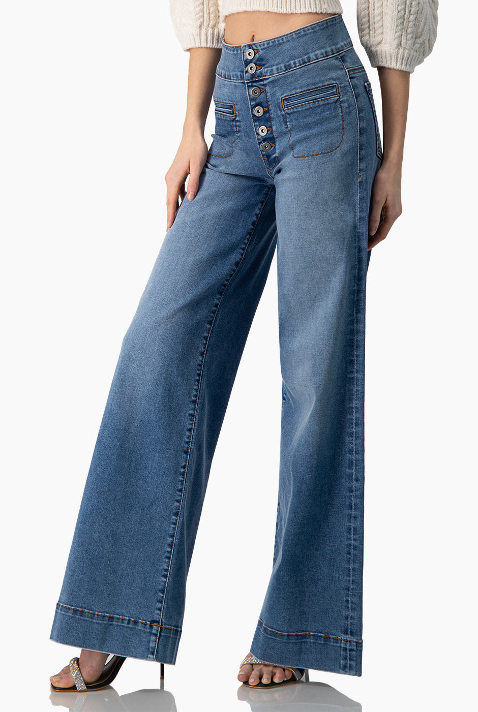 Jeans de pierna ancha con 6 botones frontales