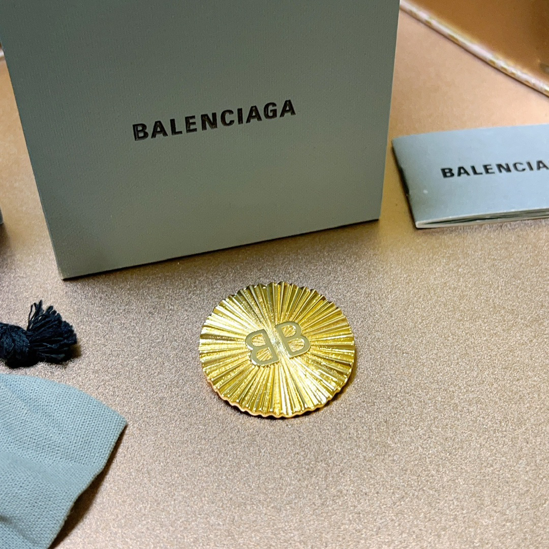 Balenciaga simple floral brooch