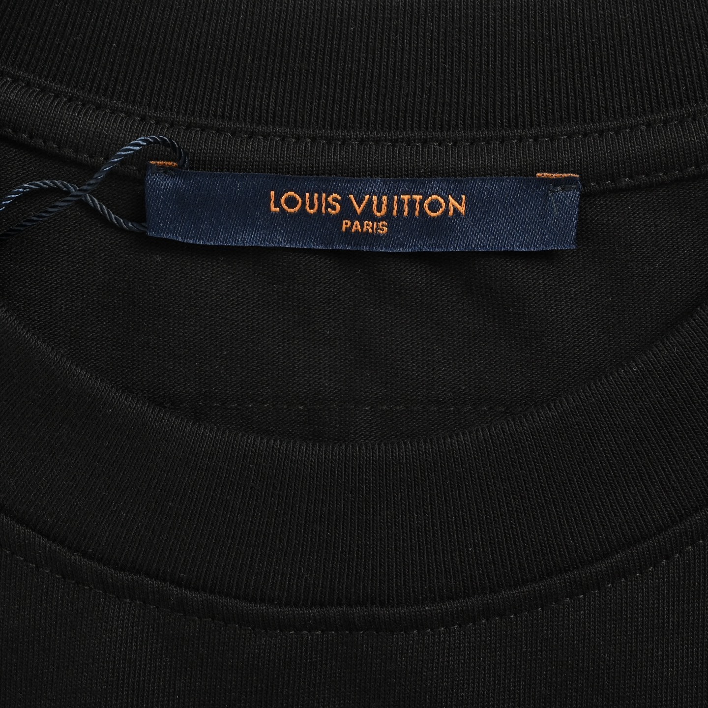 Louis Vuitton 25Fw long sleeves with embossed chest logo