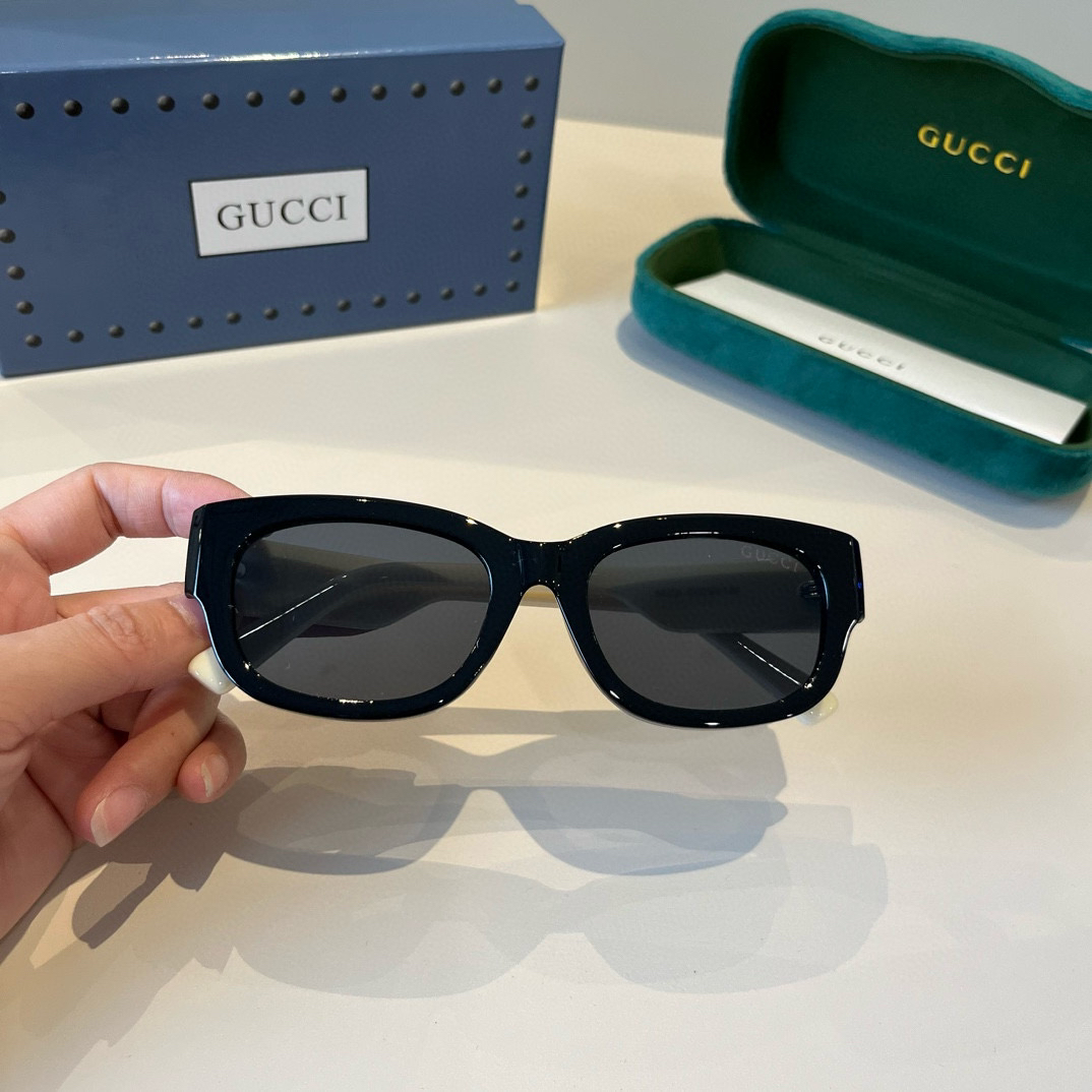Gucci Round Frame Sunglasses