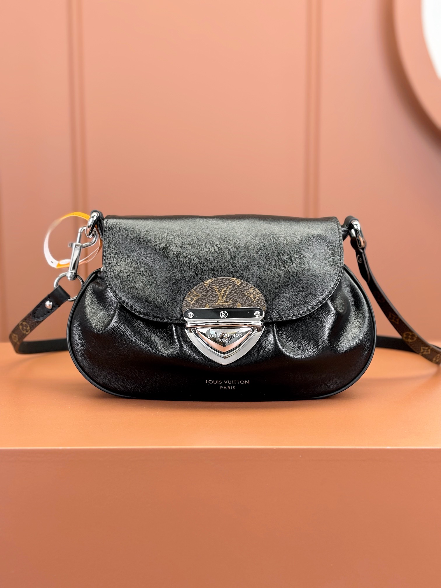 Louis Vuitton SUNSET VIBE Handbag M12192