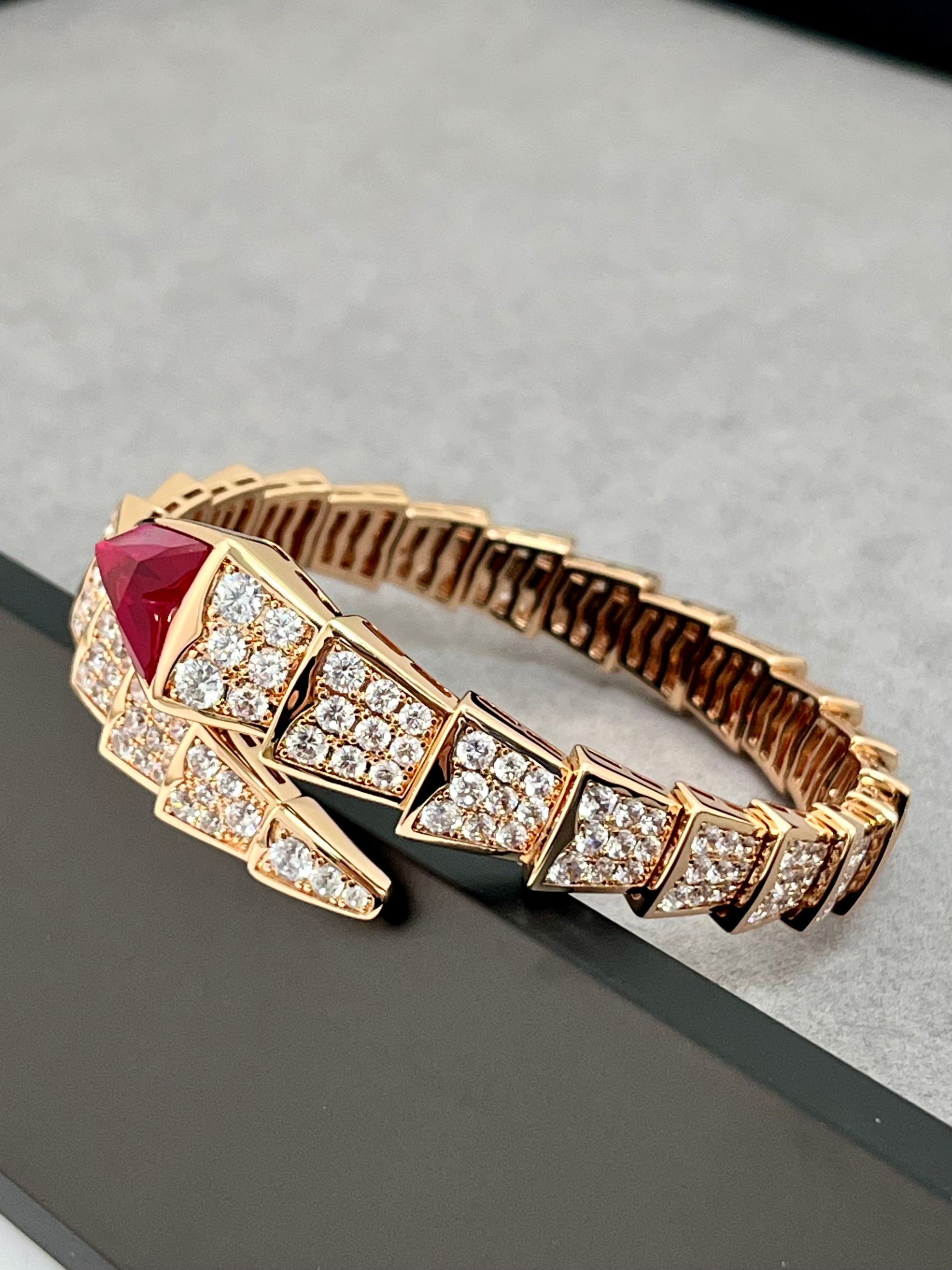 Bulgari ruby ​​snake bone full diamond bracelet
