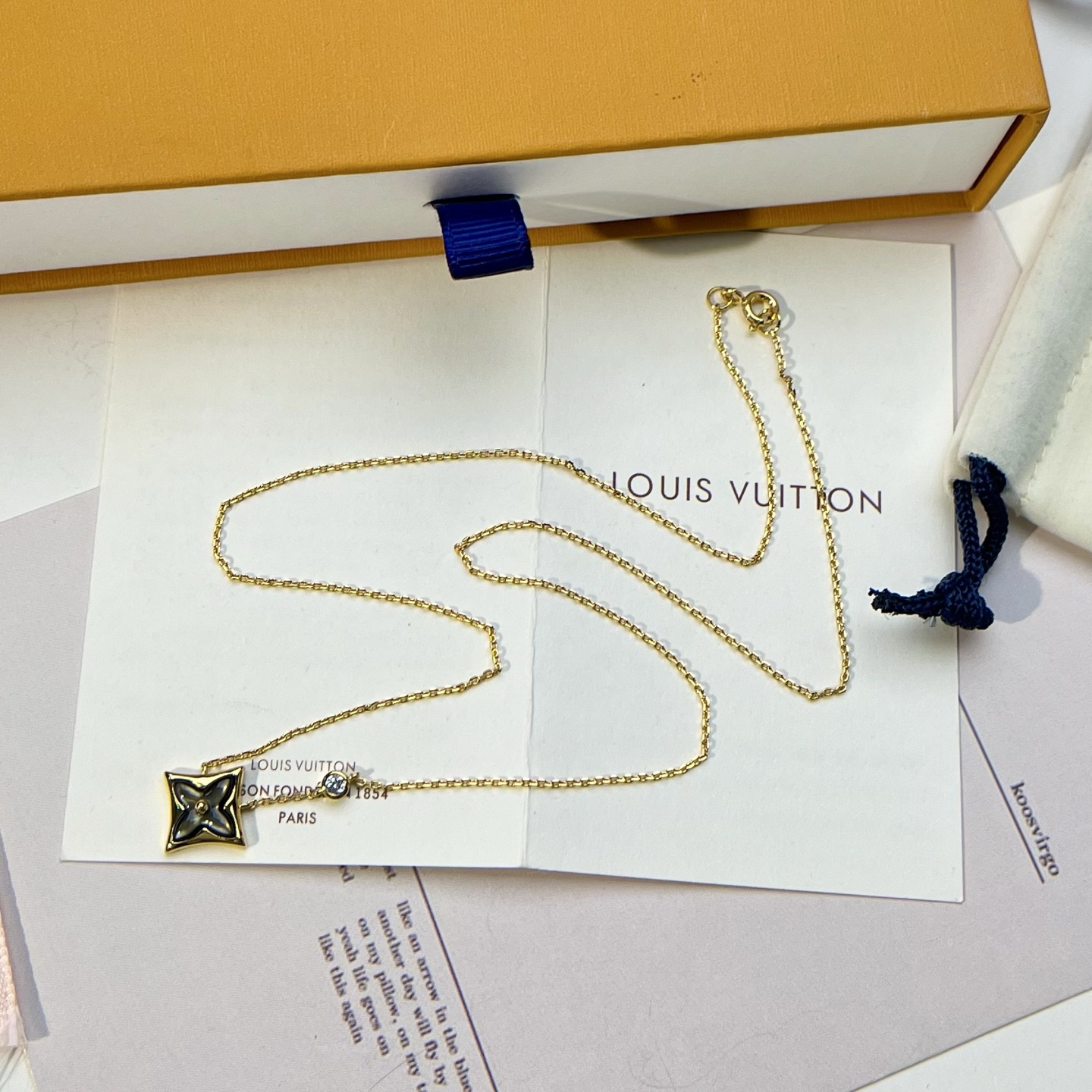 Louis Vuitton single flower diamond necklace