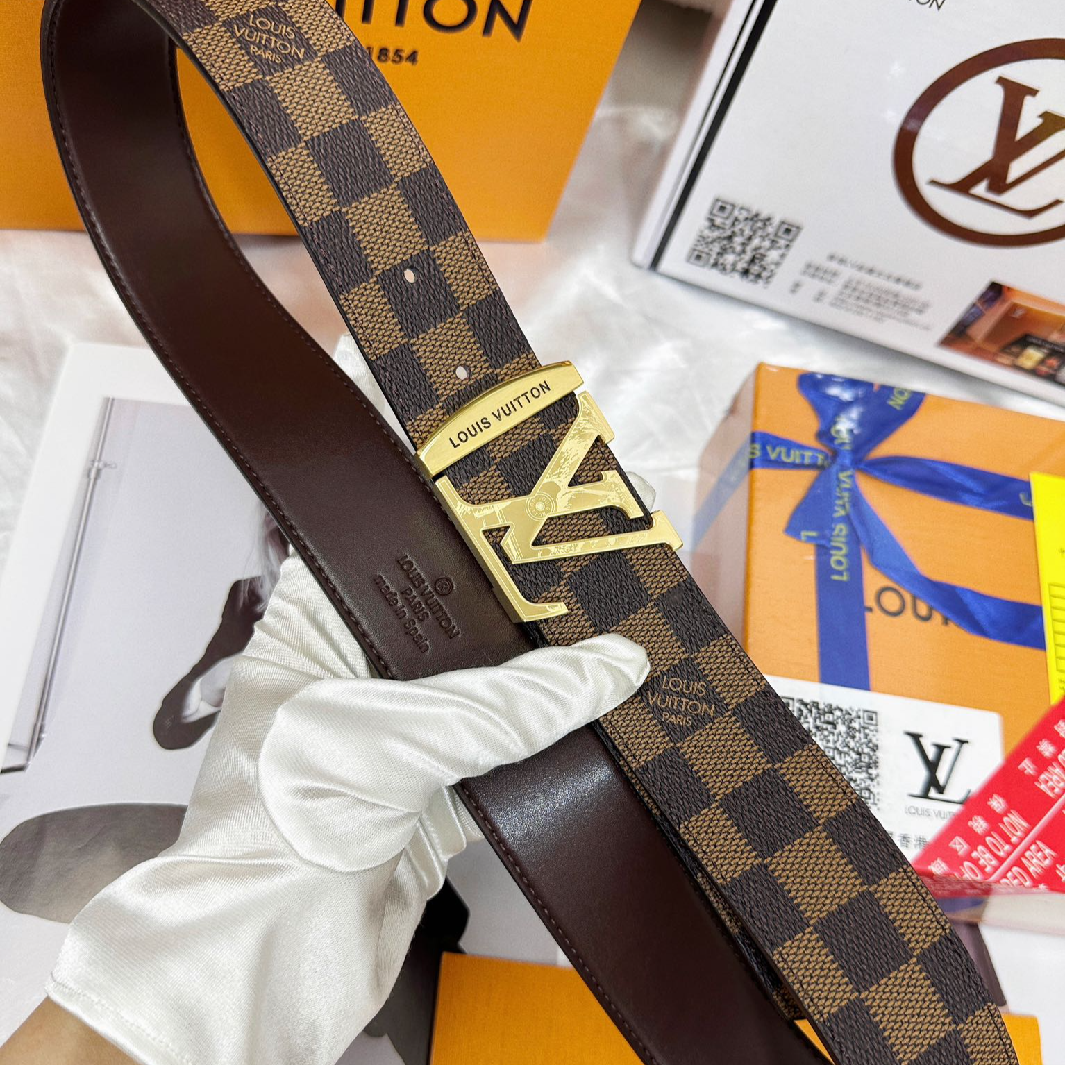 Louis Vuitton Carved Steel Buckle Cowhide Men's Belt 4CM Width