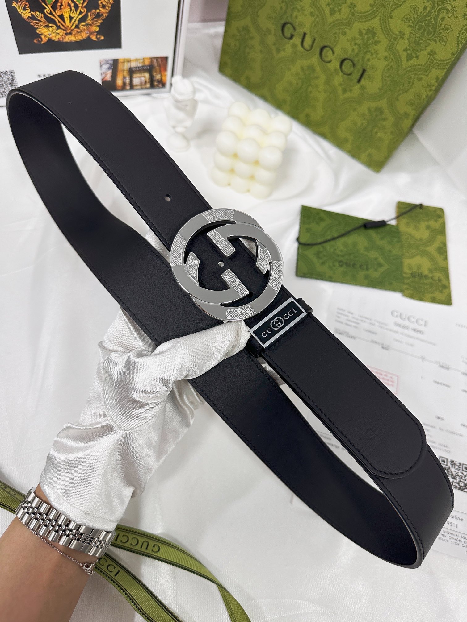 Gucci carved steel buckle leather belt width 3.8cm