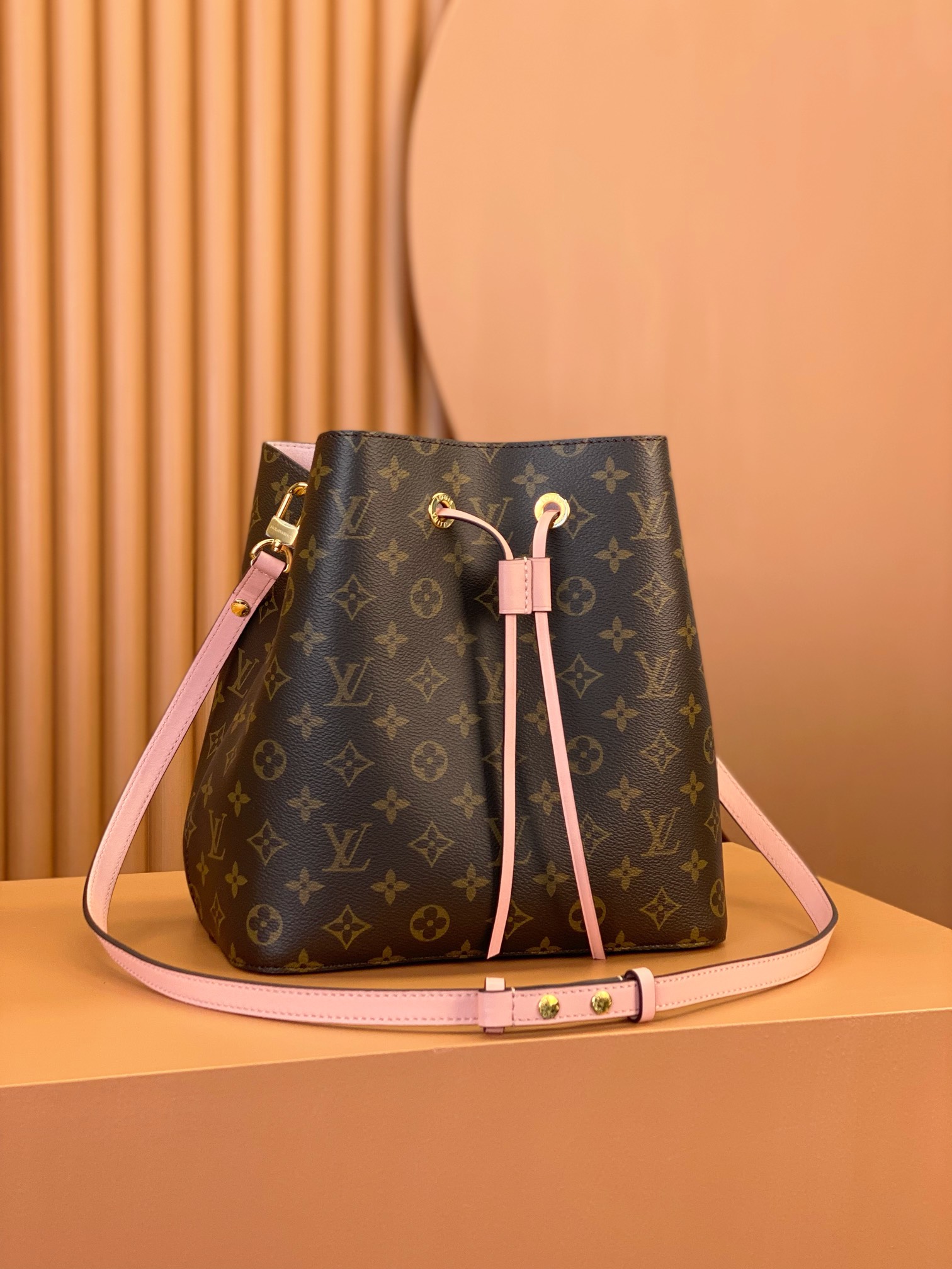 Louis Vuitton NÉONOÉ Medium Handbag M44002