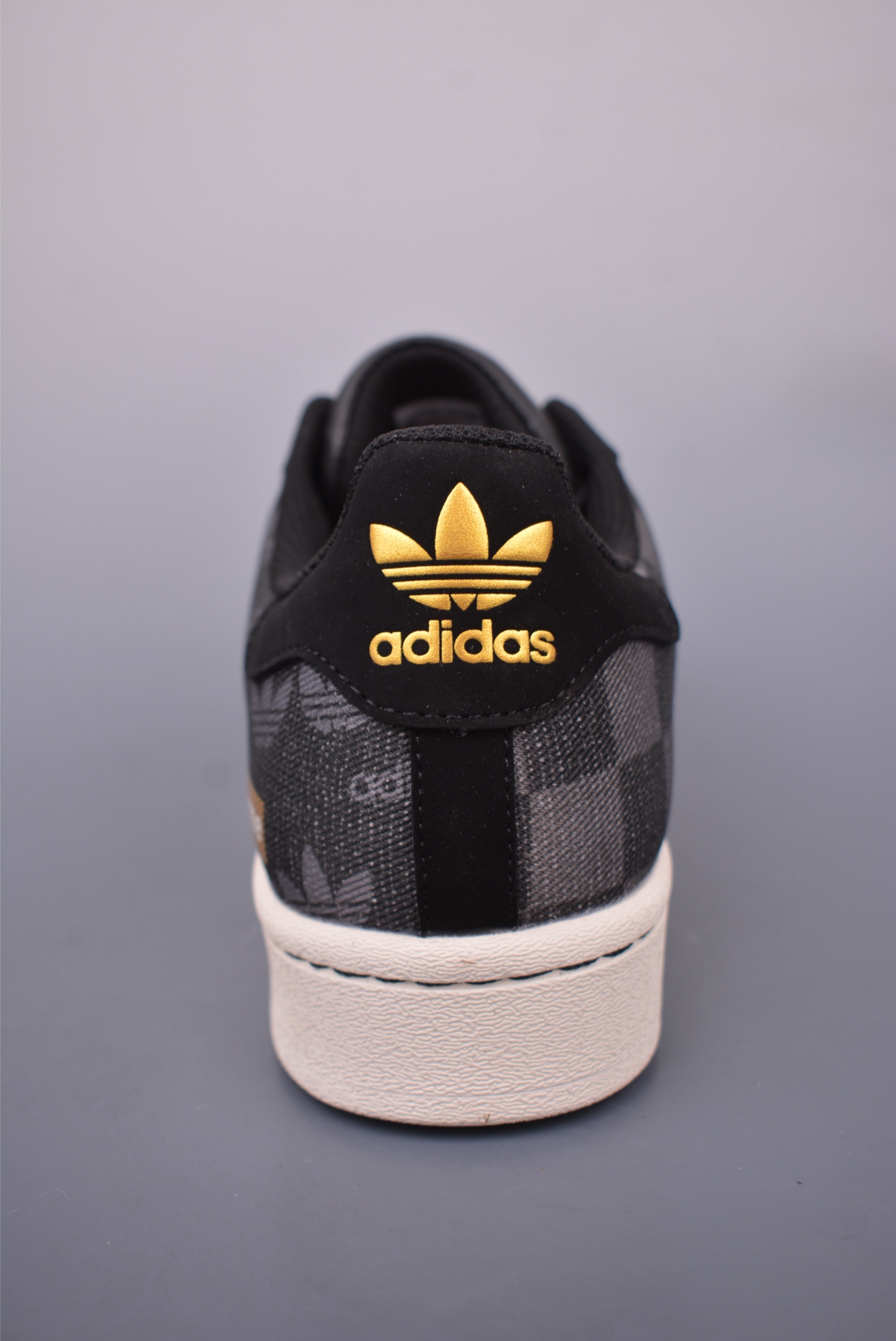 Supreme x Adidas Originals Superstar sneakers Black and Gold Trefoil Z2531