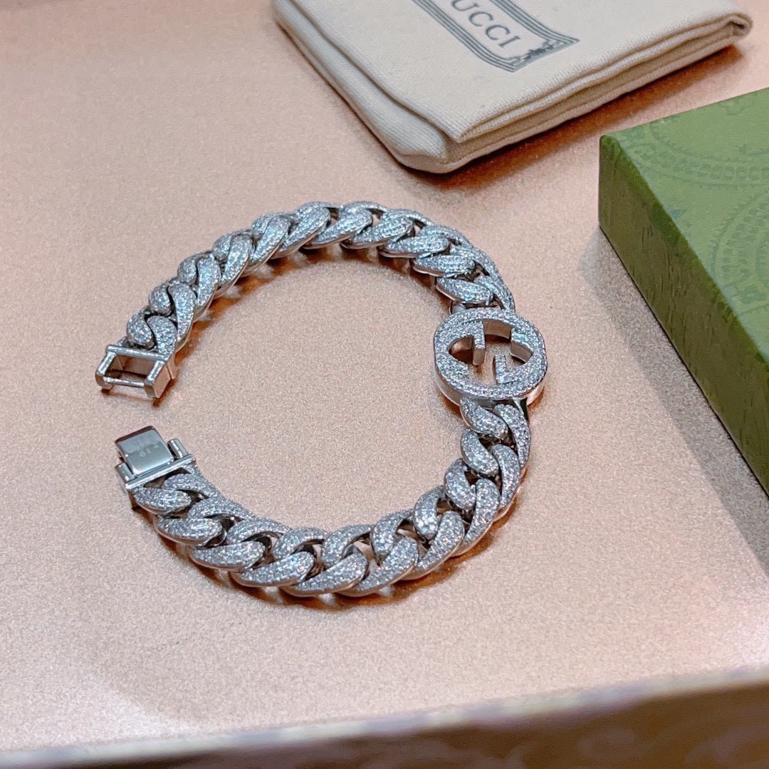 Gucci GG flat chain bracelet with diamonds