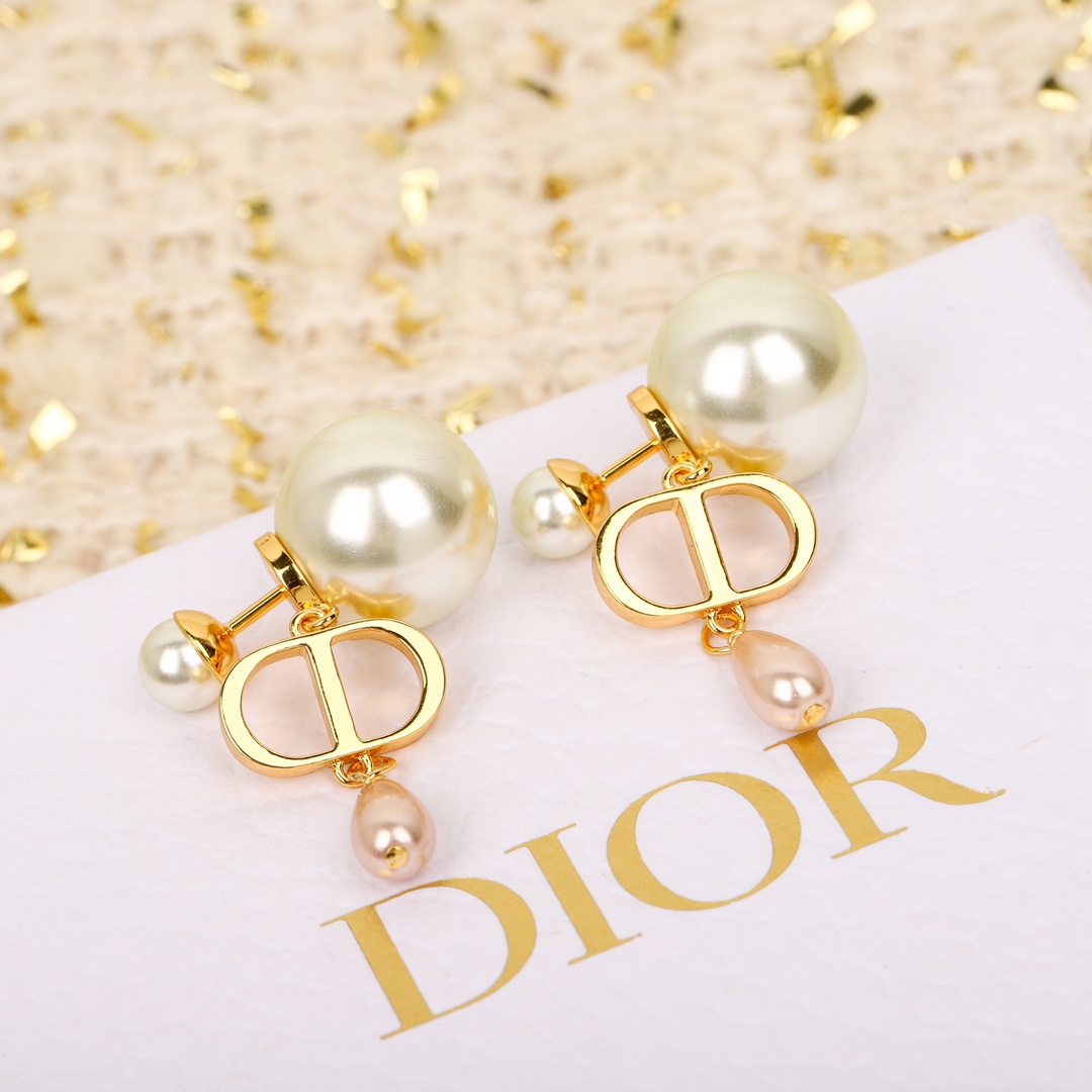 Dior CD letter drop pearl earrings