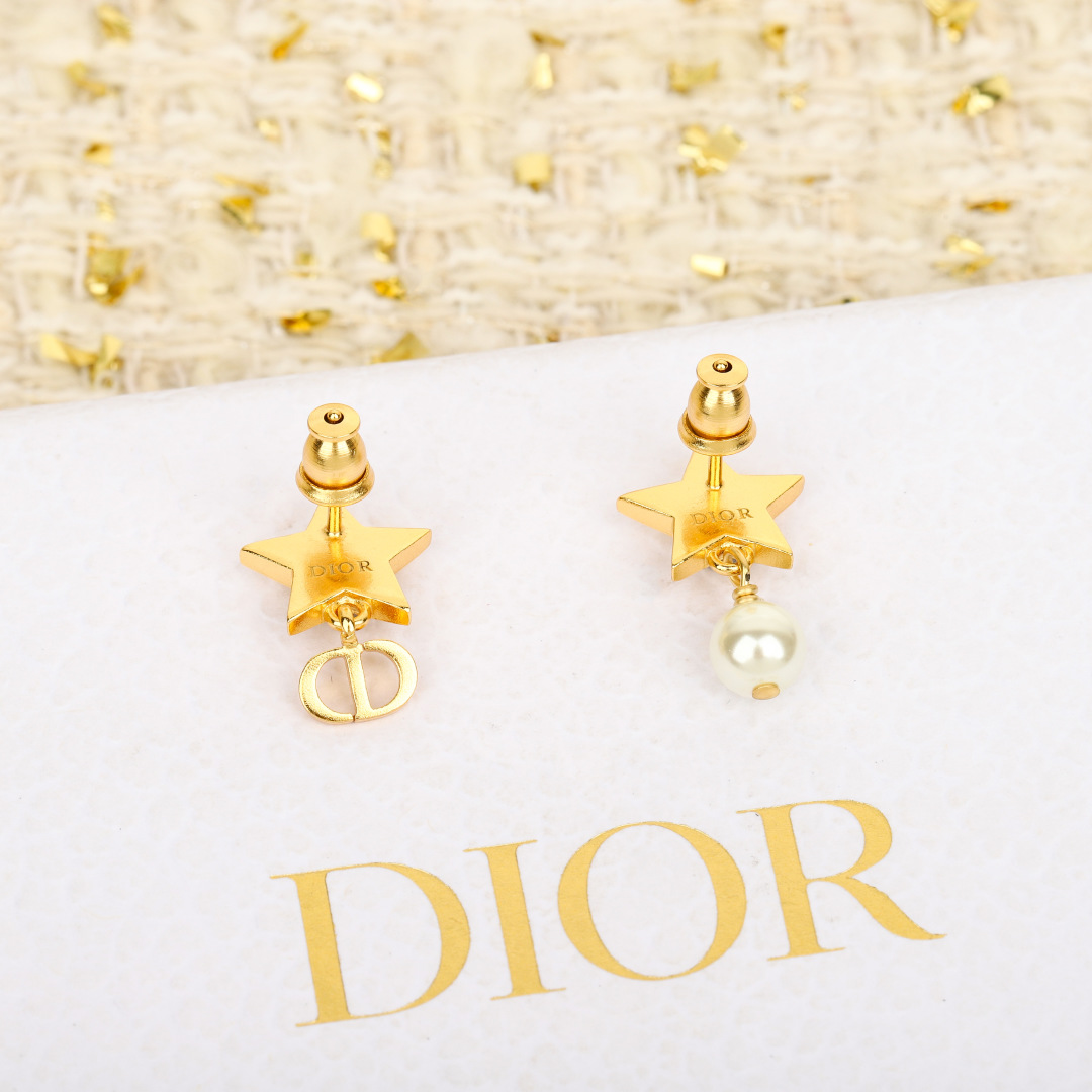 Dior 25 five-pointed star earrings
