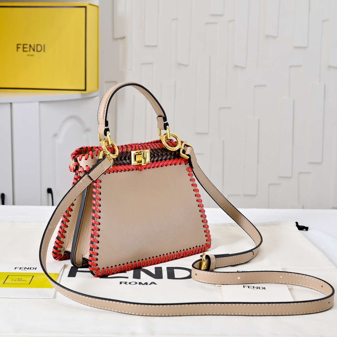 FENDI BAGUETTE Medium Handbag 3373