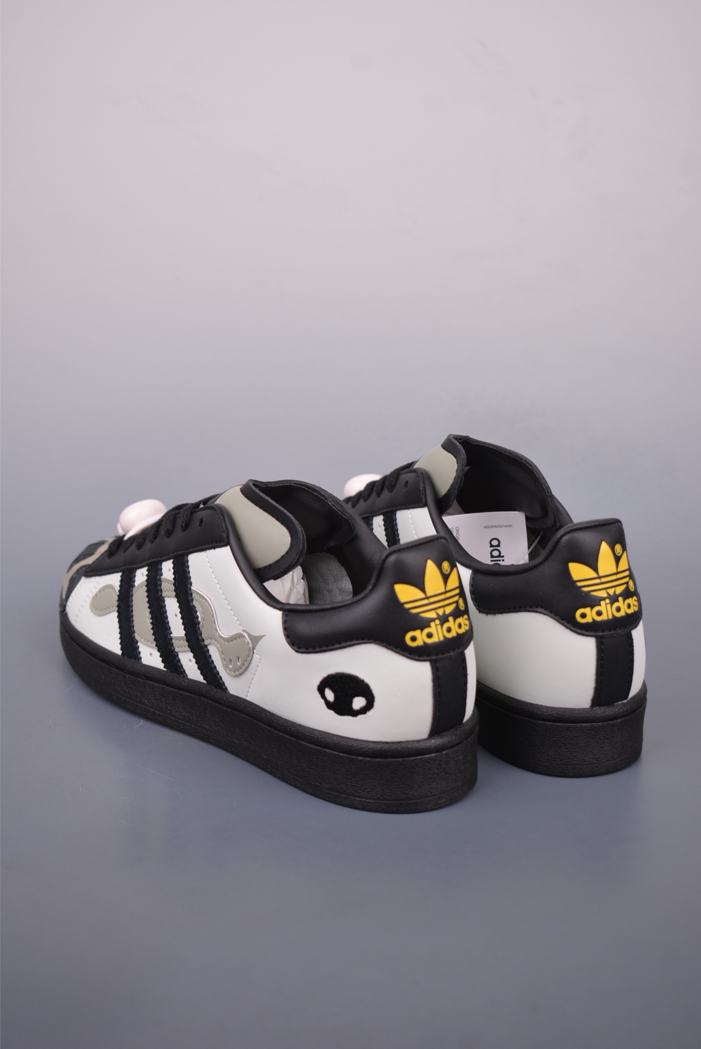 OFFGOD x Adidas Originals Superstar 82 