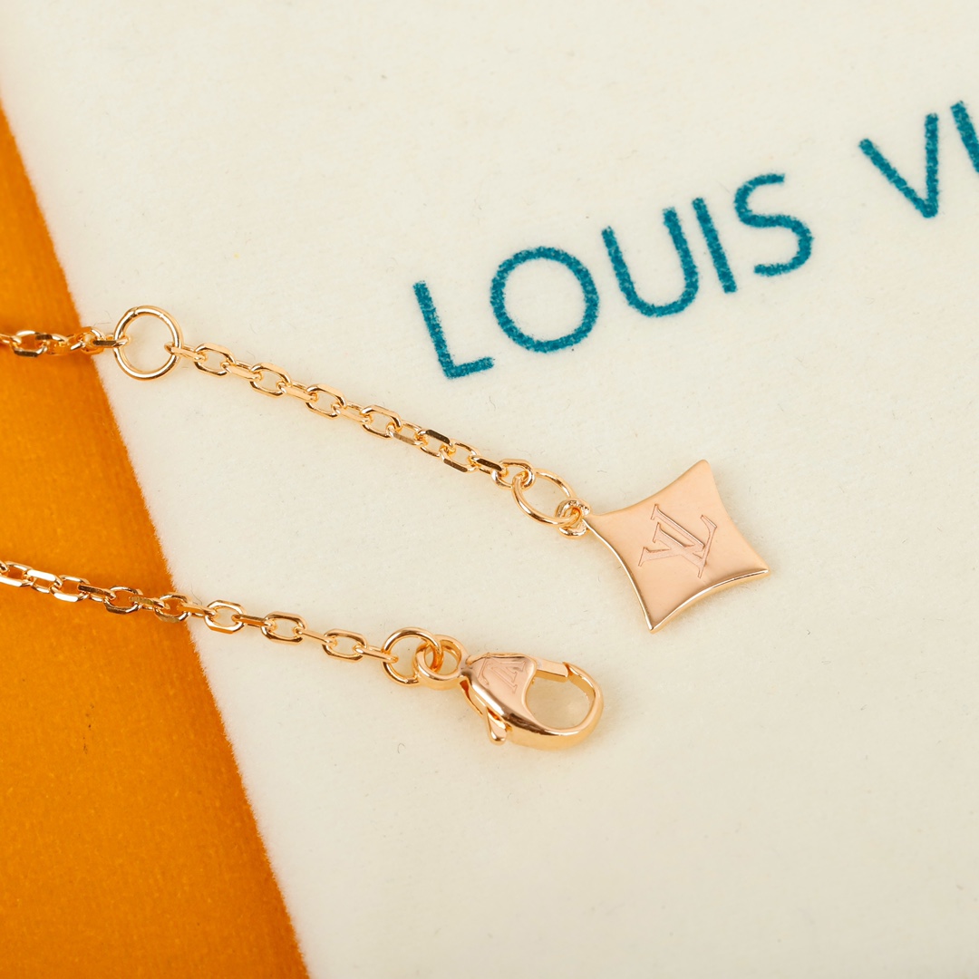 Louis Vuitton Monogram Flower Diamond Floral Pattern