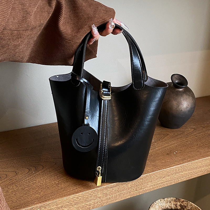 🔥TOP 1 BEST-SELLING BAG - Large Capacity Cowhide Bucket Bag