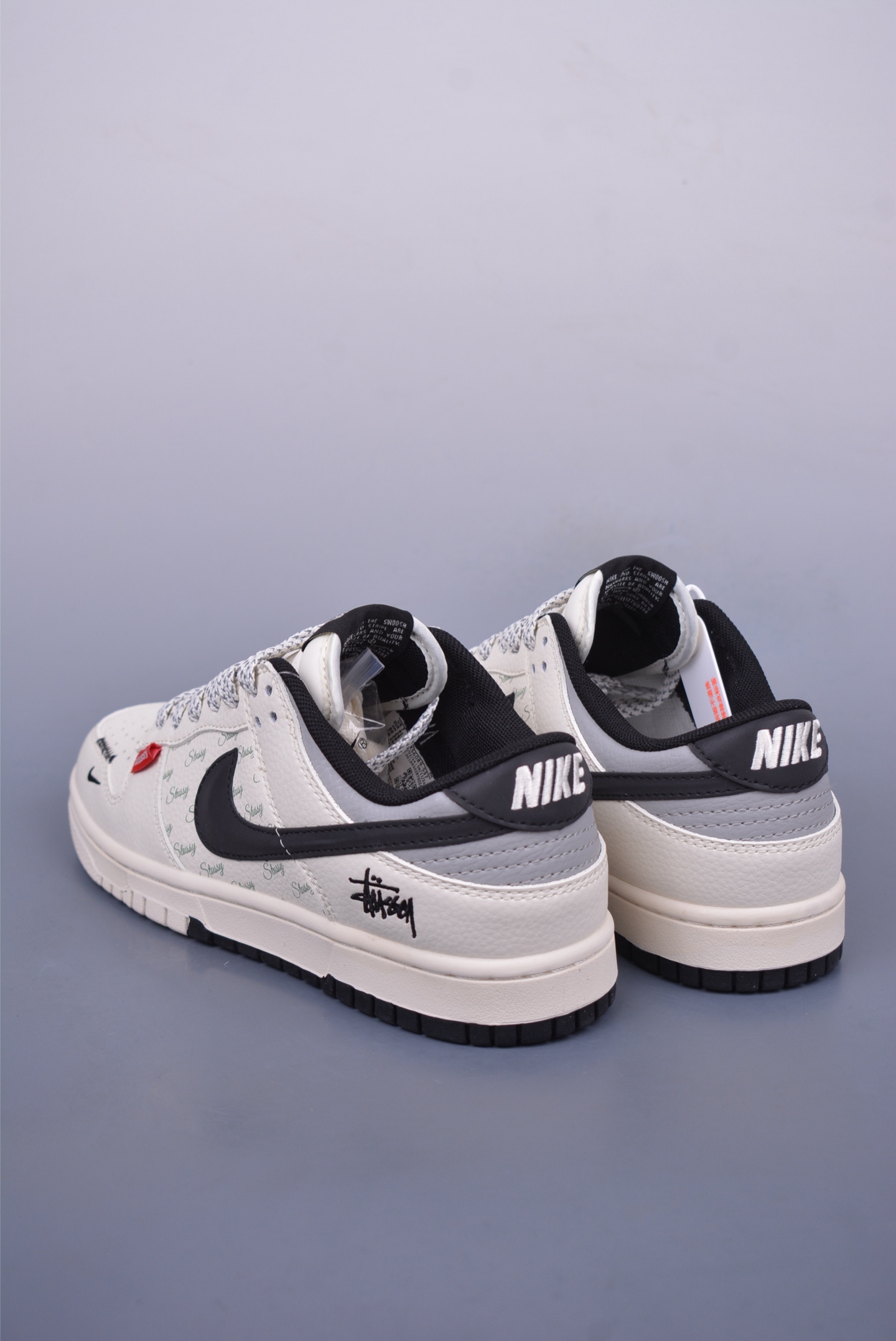 Stussy x Nike SB Dunk Low Sneakers White and Black XS6089-537