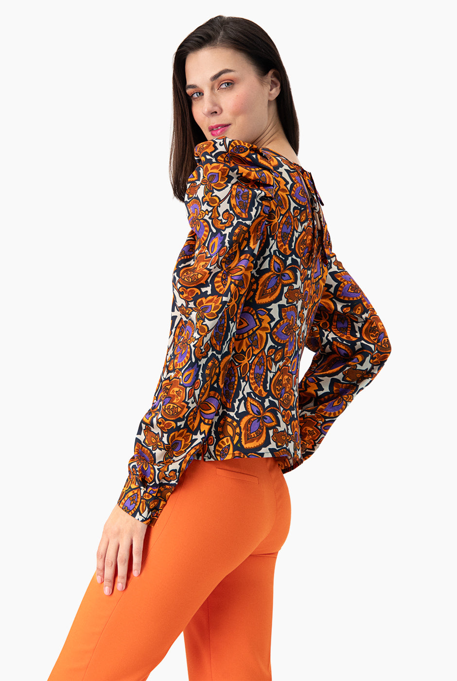 Blusa de manga larga con cinta en espalda para amarre
