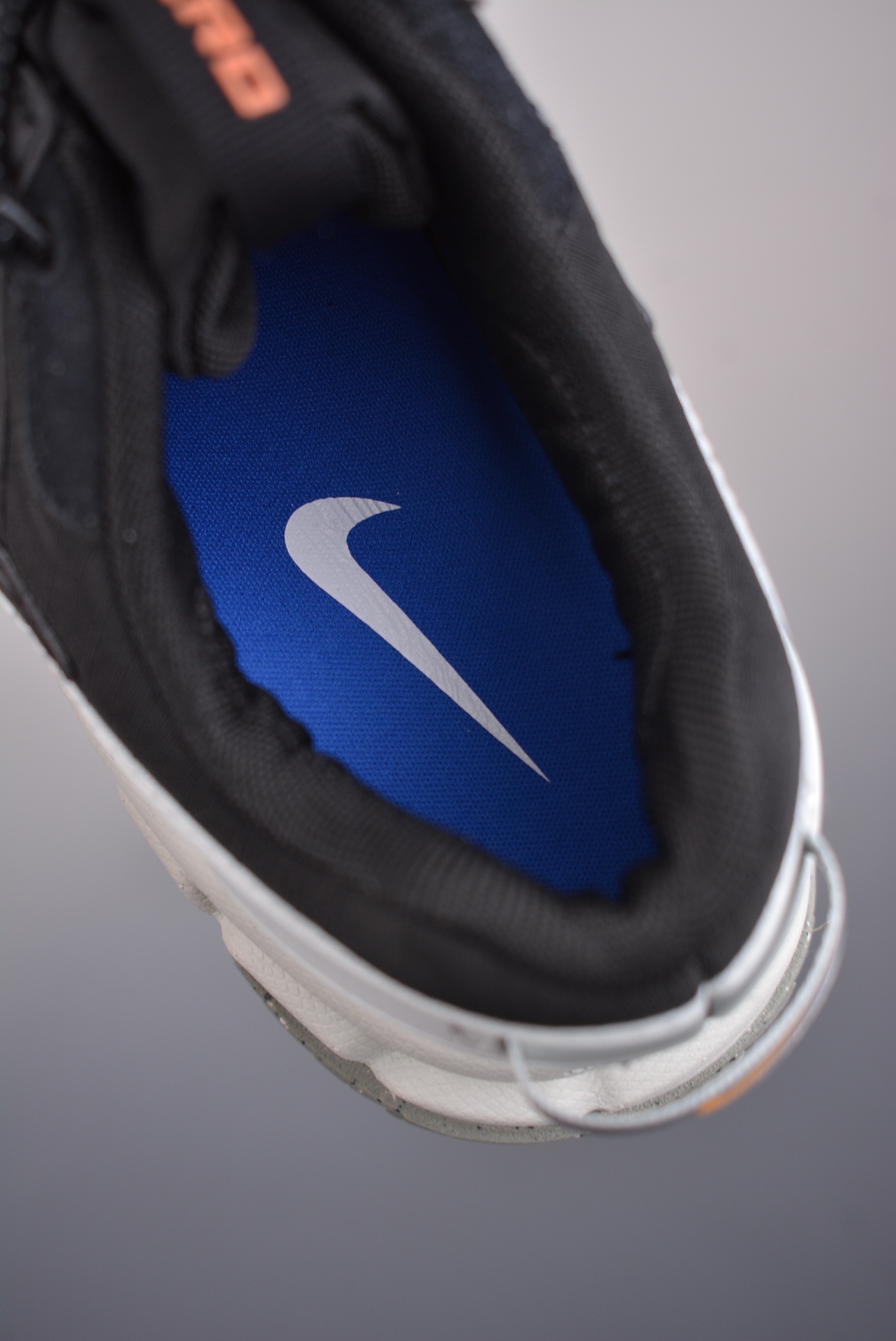 Nike Zoom Vomero 5 Roam Running Shoes Black and White Killer Whale FV2295-001