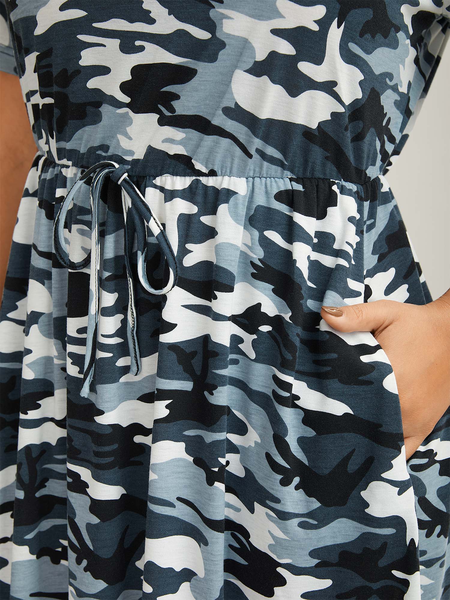Camouflage Print Round Neck Pockets Midi Dress