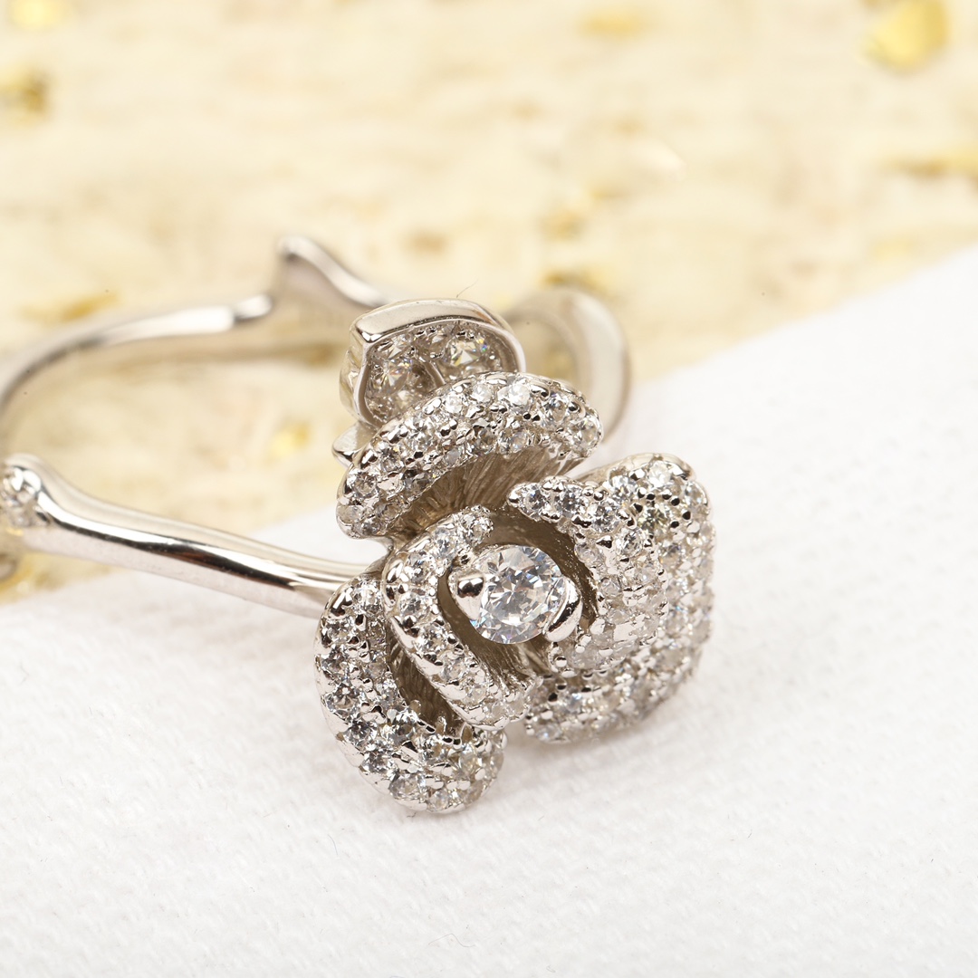Dior diamond rose ring
