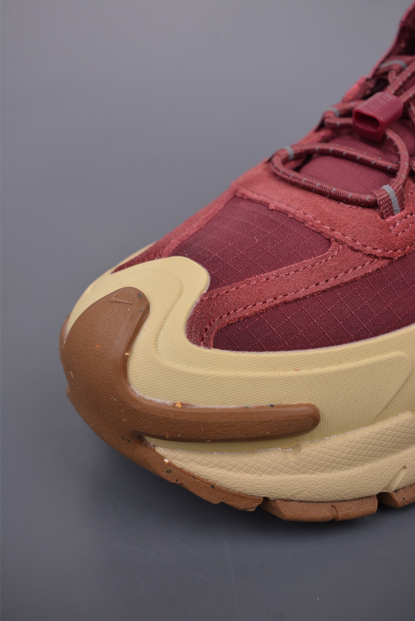 Nike Zoom Vomero 5 RoamTeam Red Gold HQ2181-700