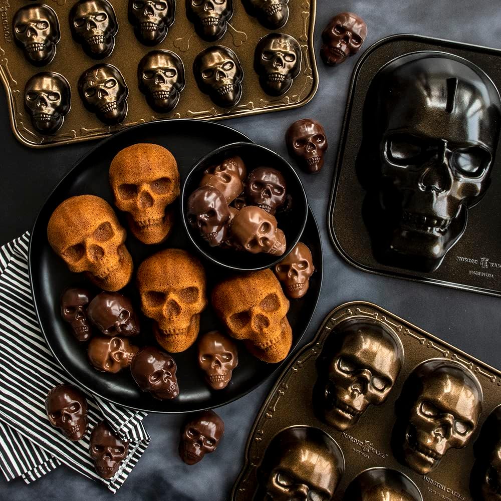 Halloween Bakeware-Haunted Skull Cakelet Pan