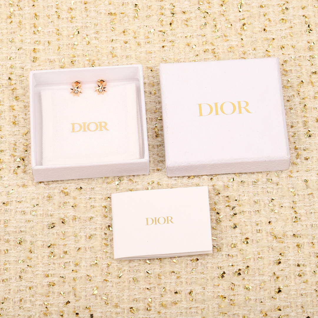 Dior eight-pointed star earrings