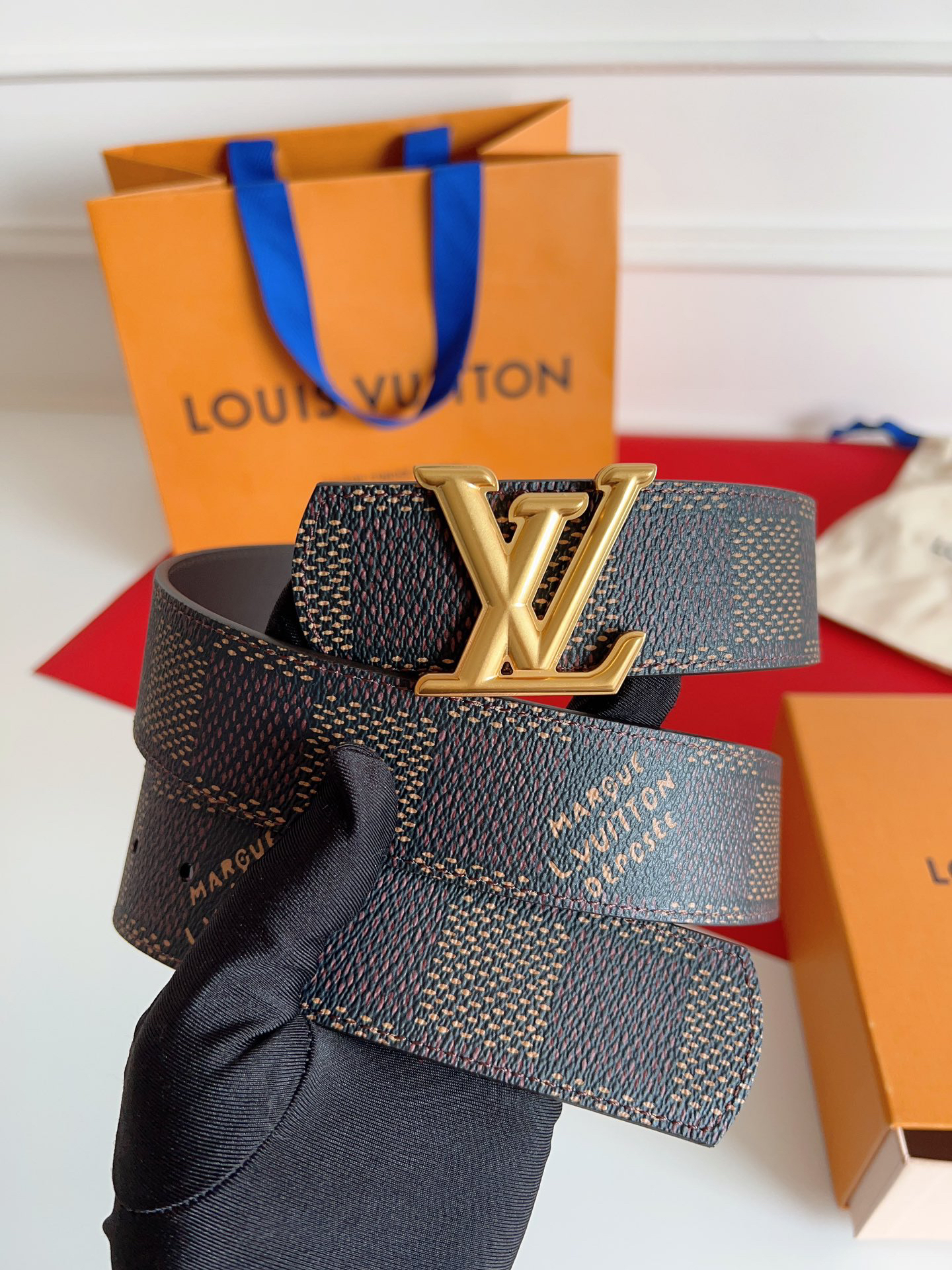 Louis Vuitton classic monogram leather belt 4CM wide