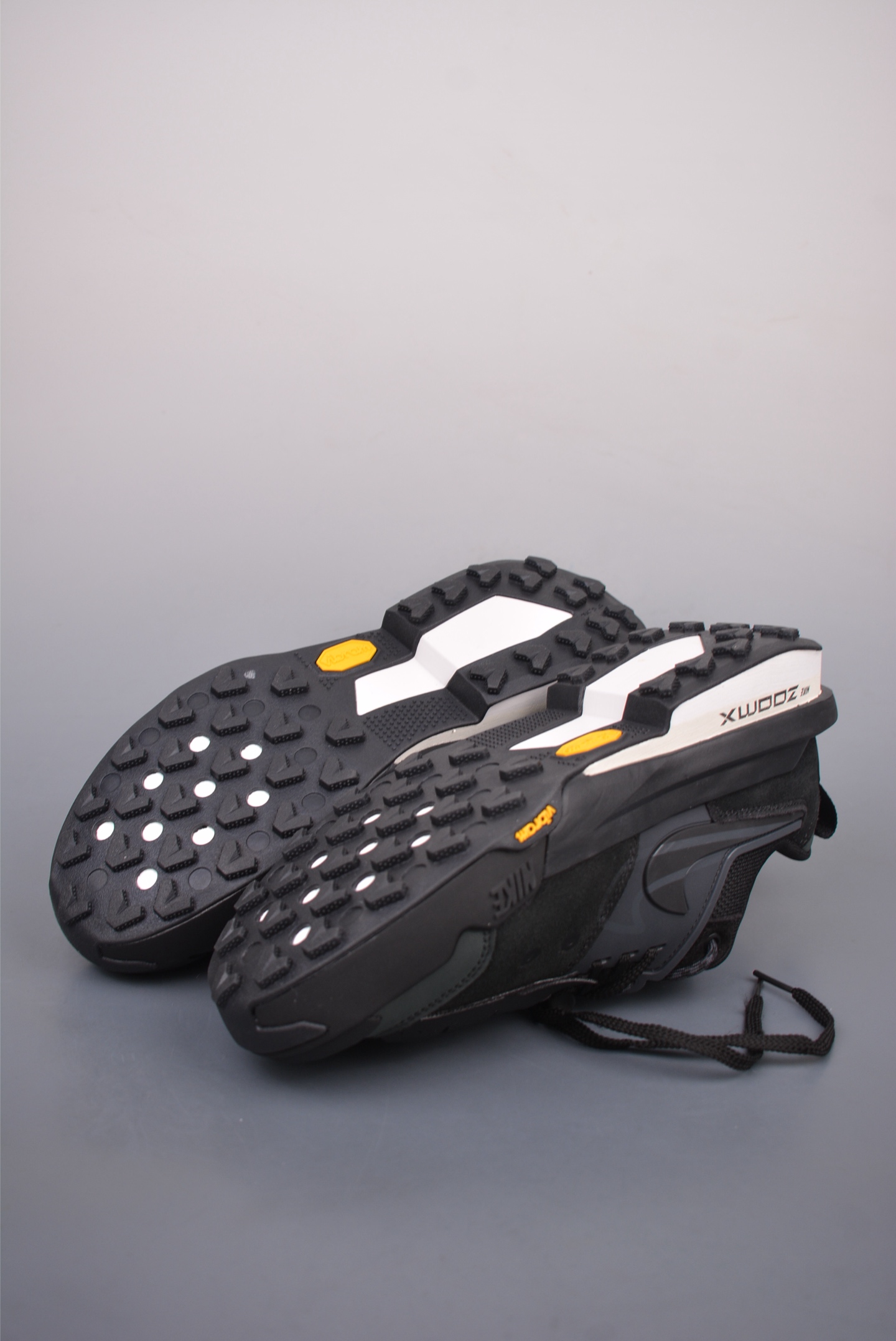 Sacai x NIKE Zegama Dome SP Black Grey running shoes HQ8618-001