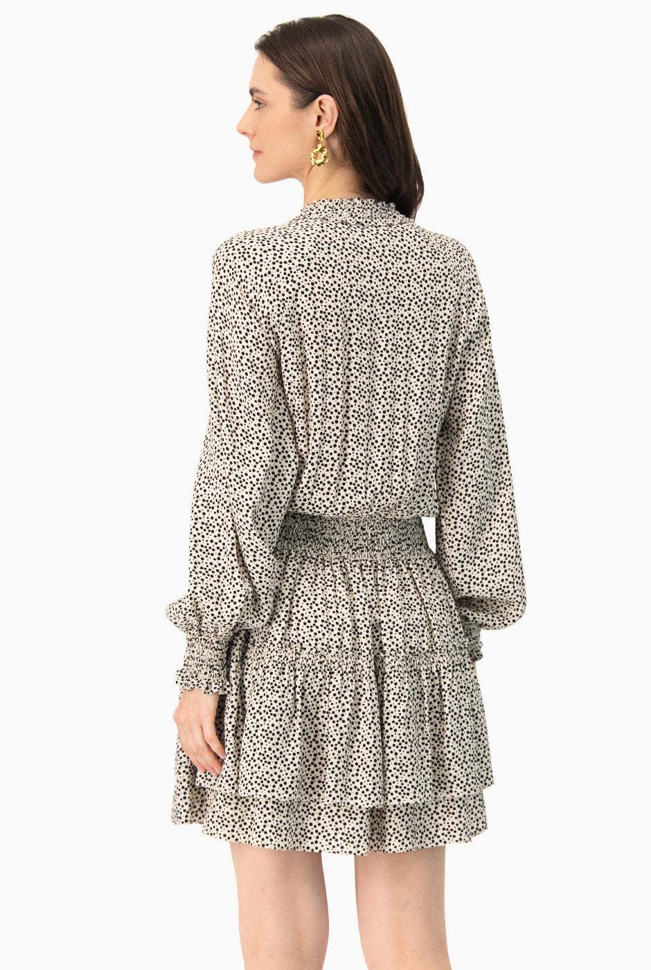 Vestido corto y escote en V