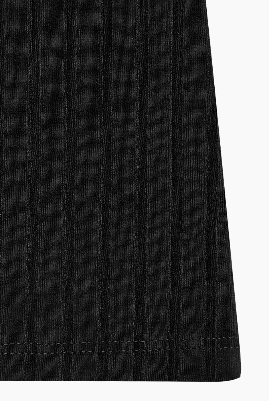 Blusa negra de hombro abullonado